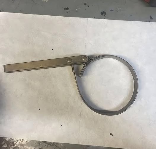 Simple Garage Tool Becomes Online Mystery Before Its Real Use Is Revealed