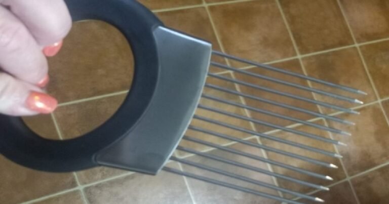 “Can anyone tell me what this is? I got it in a bag of stuff from kitchenware at the thrift store.”