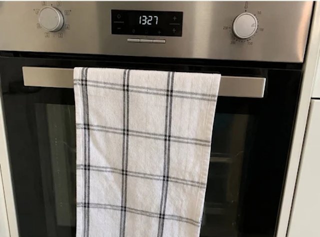 The Hidden Kitchen Hazard: Why That Tea Towel on the Oven Door is a Recipe for Disaster (And Safer Ways to Keep Your Kitchen Flowing)
